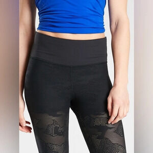 Athleta PHENOM CAMO 7/8 TIGHT Black Workout Leggings